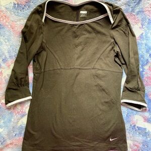 🫒Women’s Nike Shirt, size Small (4-6 Petite)
